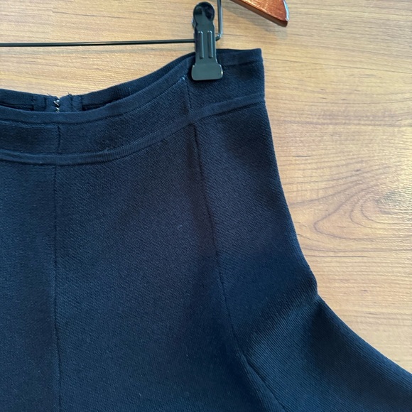 black guess skirt! - Picture 2 of 4